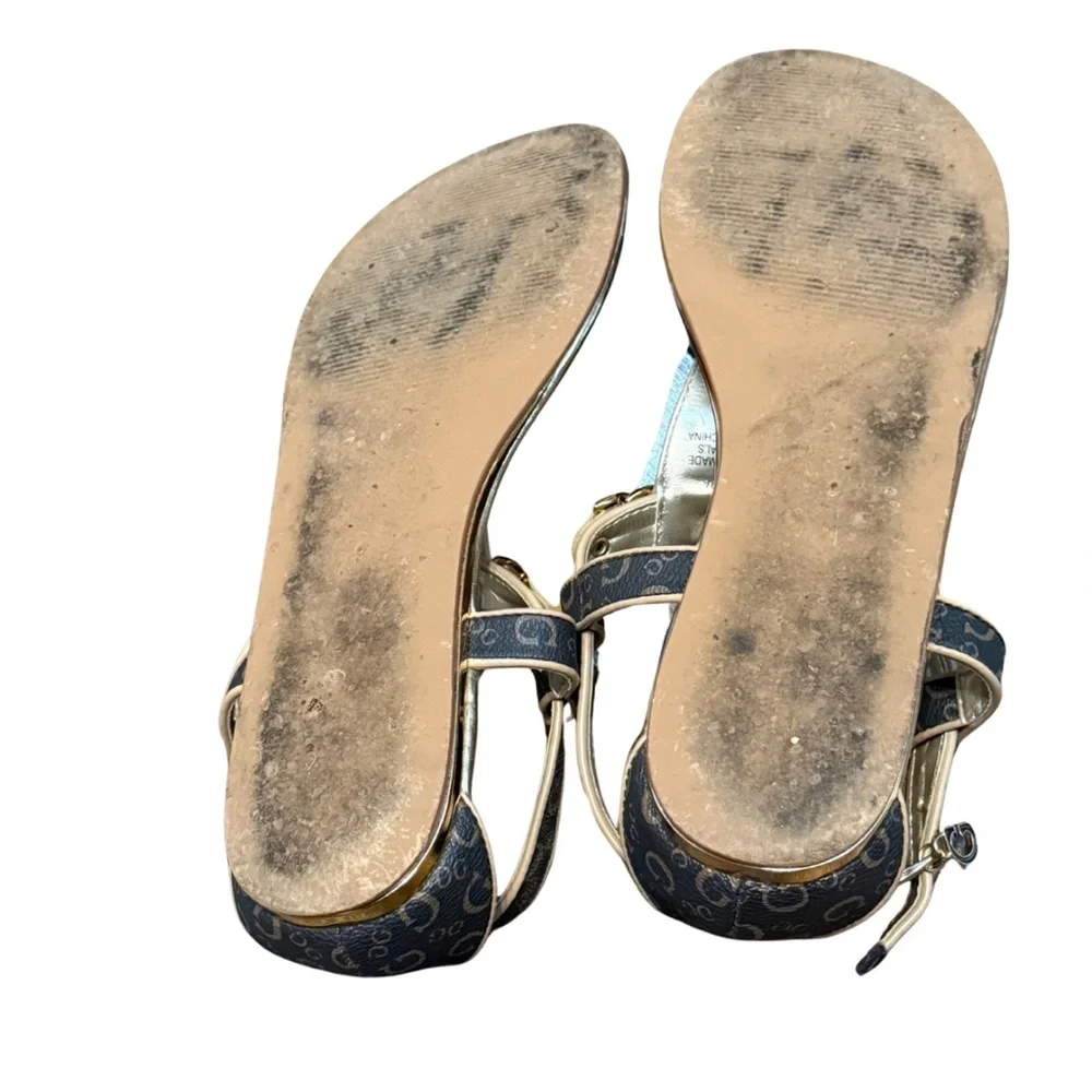 GBG Los Angeles Women’s Sandals Black‎ w/ Gold Logo Accents Size 9 - Picture 7 of 8